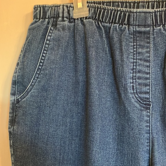 Pretty medium stonewashed studded jeans by Allison Daley, size 16, like new! - Picture 5 of 16